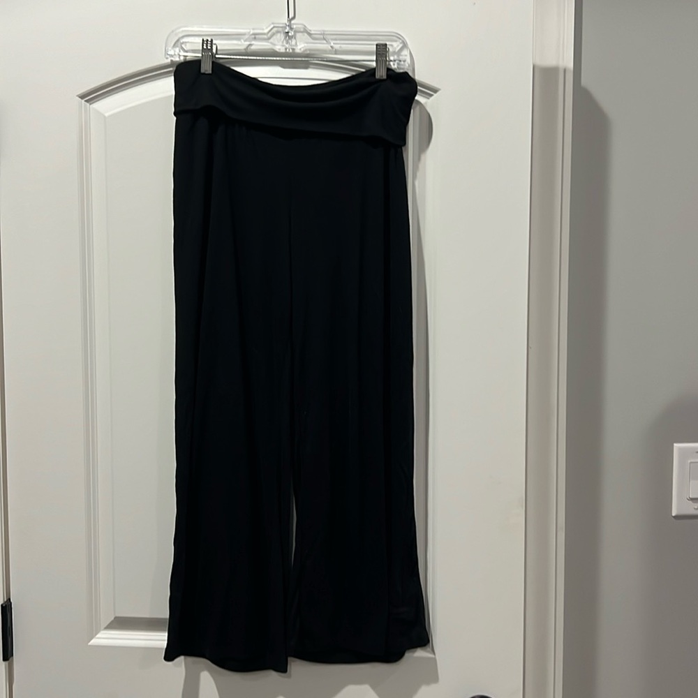 Old Navy Maternity Roll Over Waist Cropped Pants